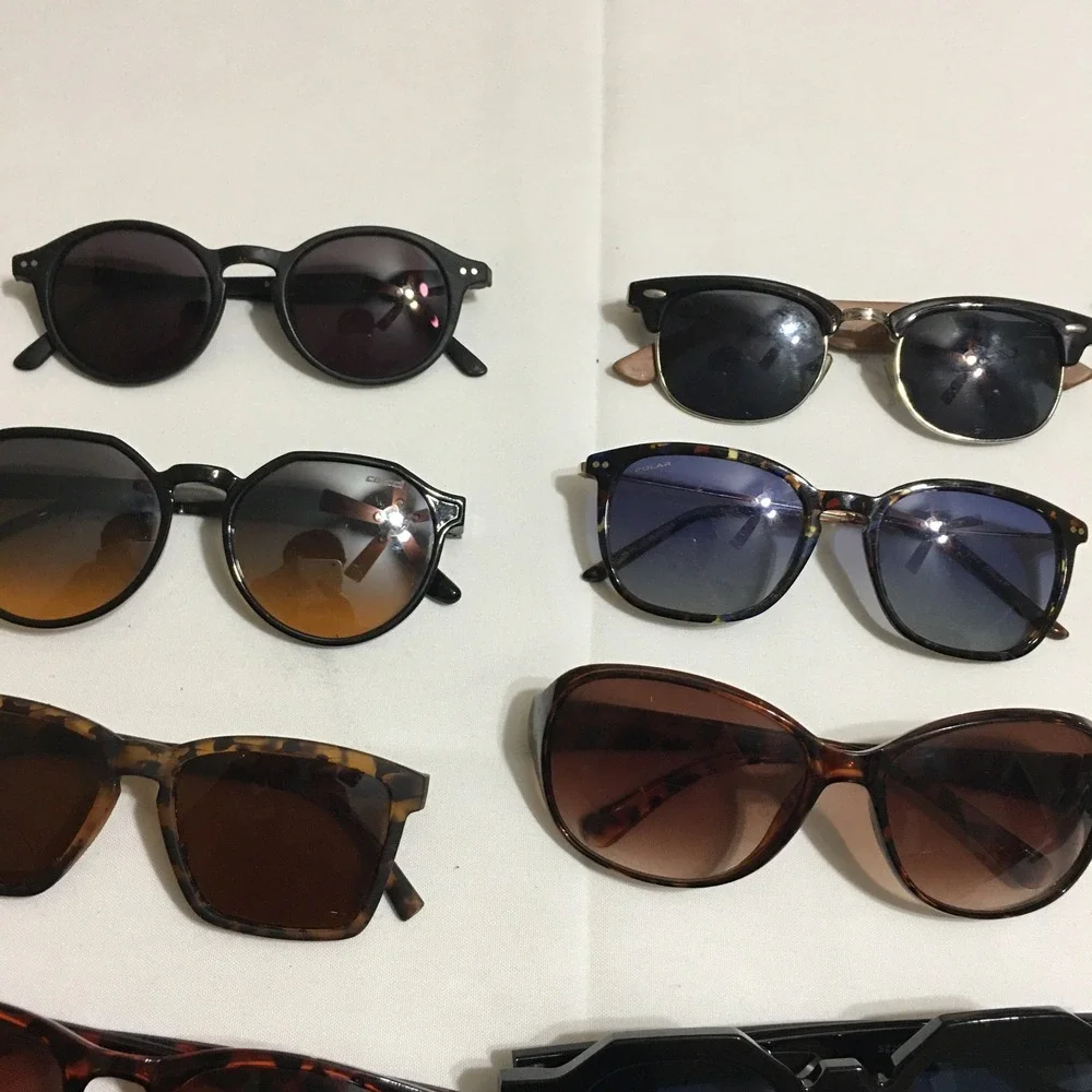 Lot of 25 Mixed Sunglasses Unisex One Size Multicolored Various Styles